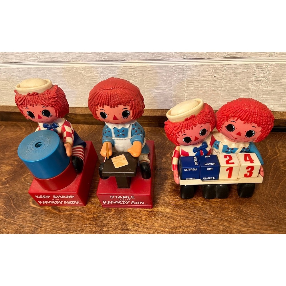Vintage 1975 Raggedy Ann & Andy Desk Set Calendar Stapler Pencil Sharpener